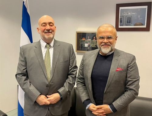 Israelischer Botschafter Ron Prosor empfängt den Vorsitzenden der KGD Ali Ertan Toprak in Berlin.