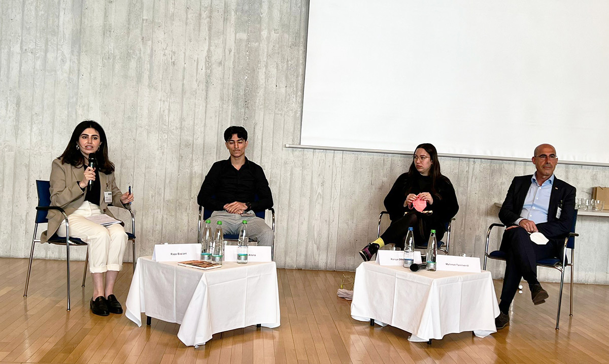 Raze Baziani (Moderation), Farhad Alsilo, Ronya Othmann, Schriftstellerin, Mehmet Tanriverdi, Kurdische Gemeinde Deutschland